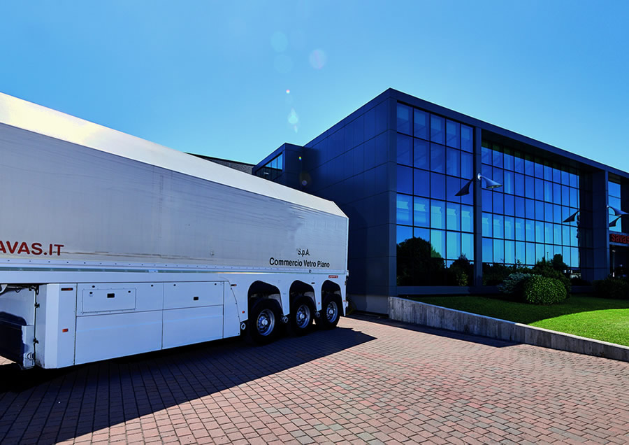 Camion savas per il trasporto del vetro